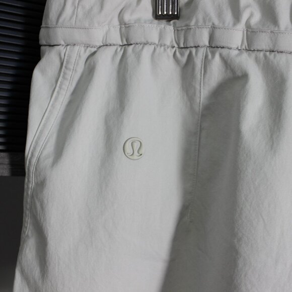 Lululemon | EUC| Cinchable Waist High-Rise Woven Short 3.5" | Bone | Size XL - Picture 3 of 6